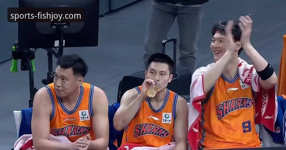 乐鱼体育直播高清 上海男篮豪取12连胜巩固榜首之战:乐鱼体育直播高清观赛体验深度评测